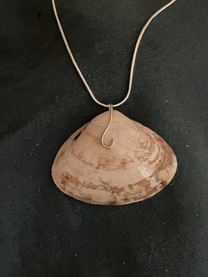 Necklace- clam shell w/wave by Tonya Arnold